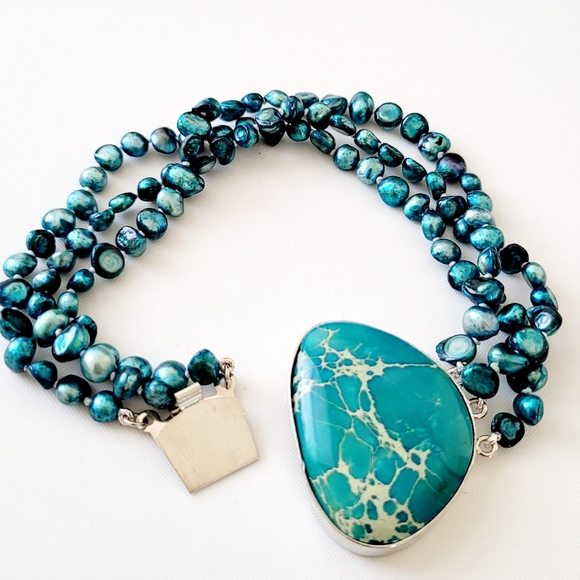 8.5" Teal Blue Sea Sediment Jasper gemstone Clasp, 3-strand Pearls bracelet - Picture 6 of 7